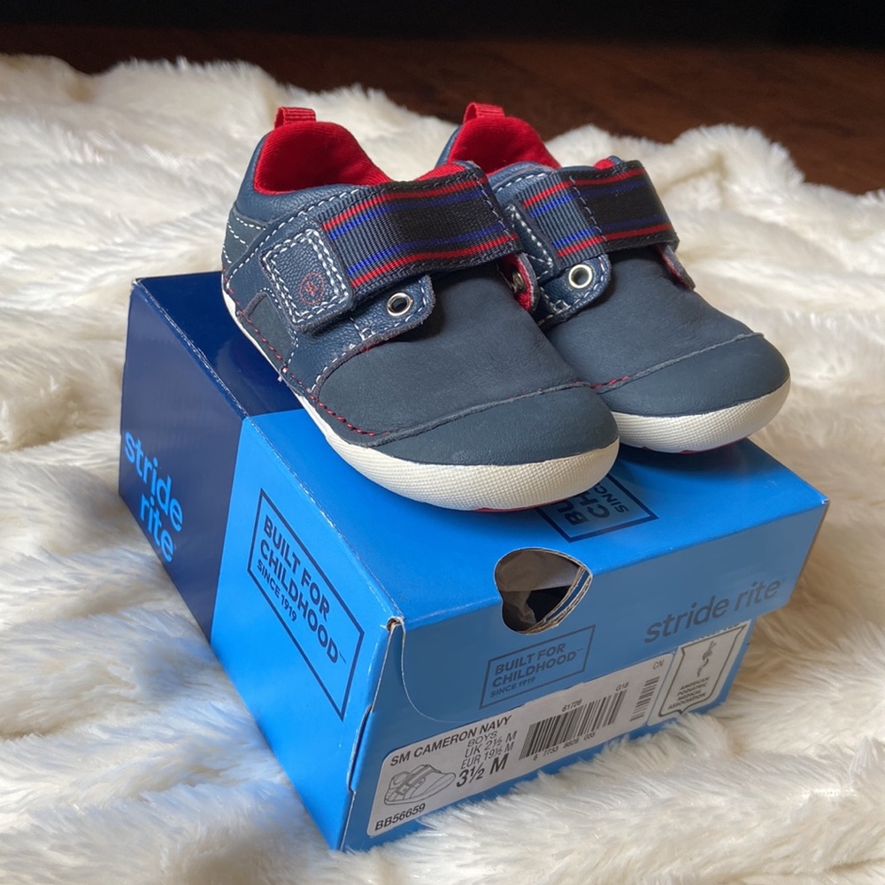 Never worn Stride Rite SM Cameron Navy boys shoes